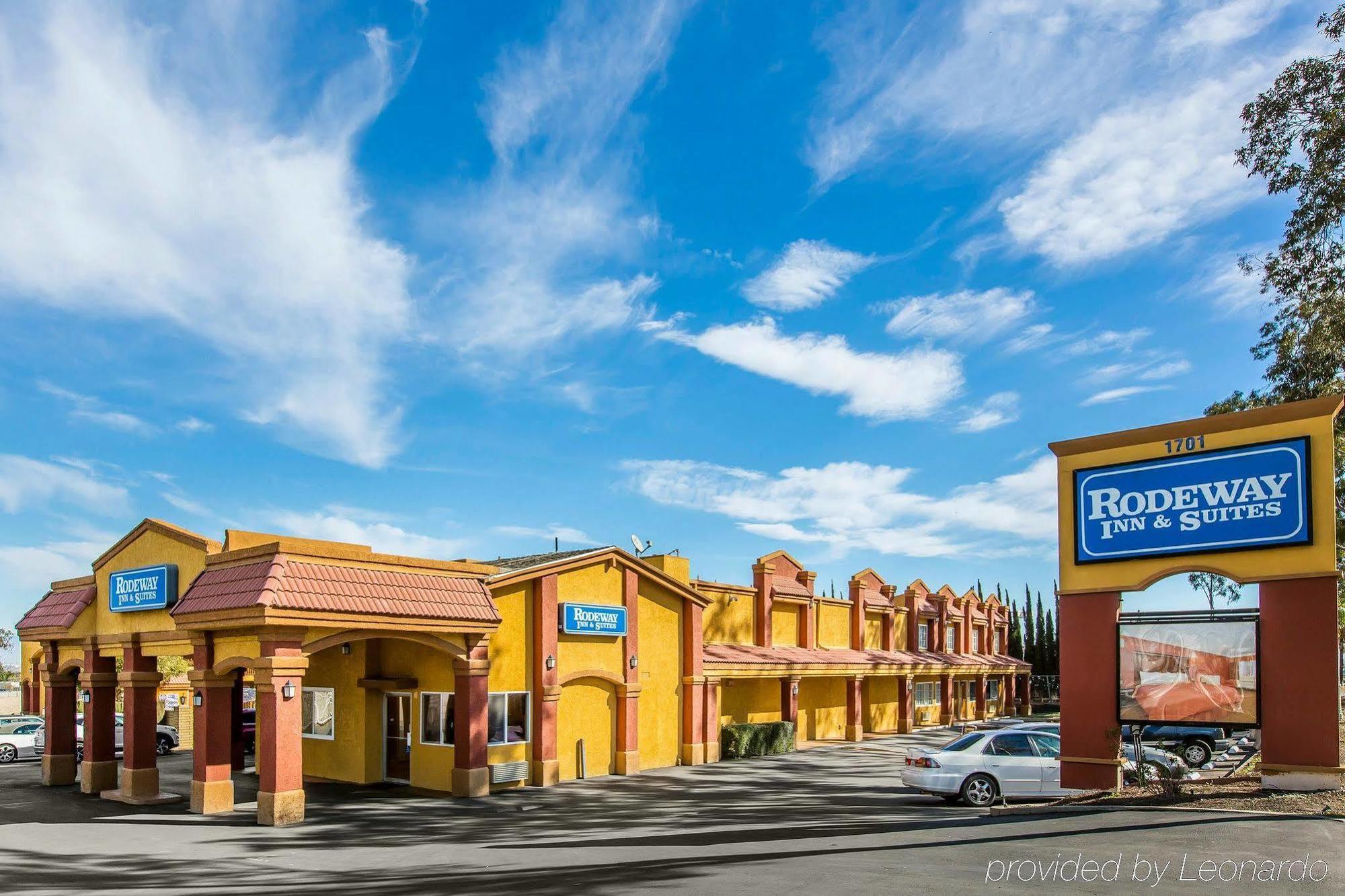 Rodeway Inn & Suites Corona Exterior photo